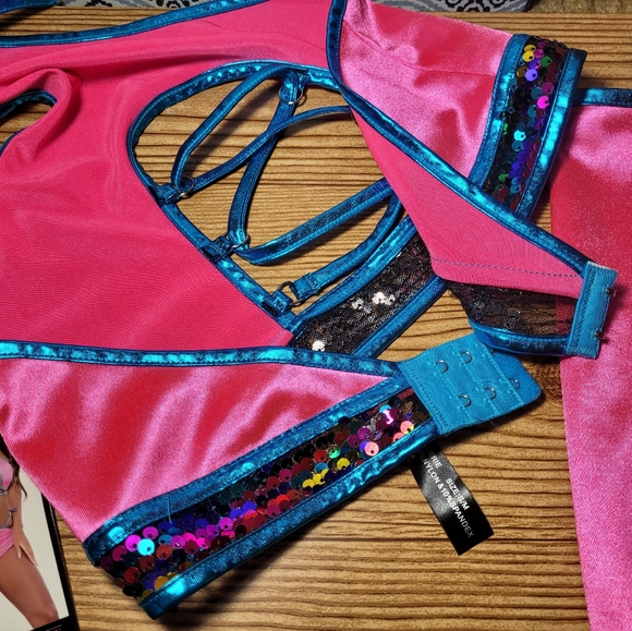 HI-NECK HALTER SETW/SEQUINS Dance Outfit - Picture 9 of 13